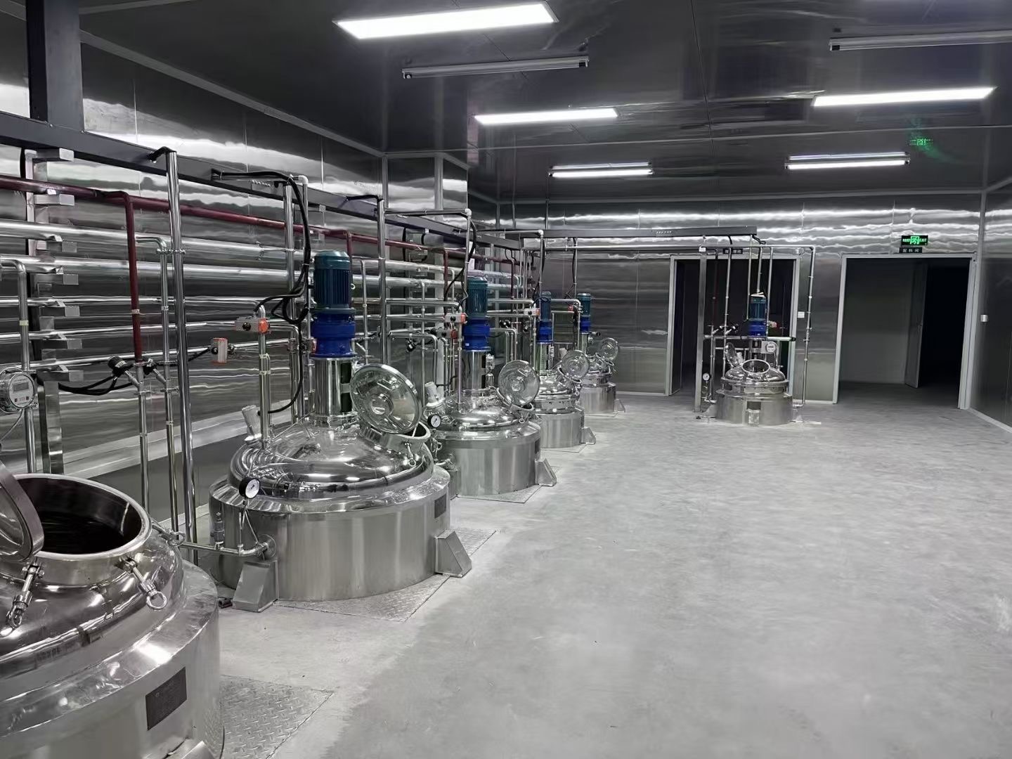 不锈钢反应釜指导安装现场
